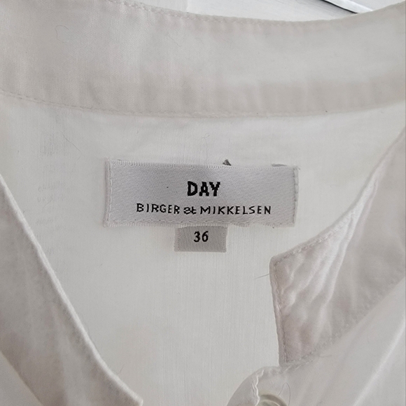 White Tunic style lightweight blouse by Birger et Mikkelson. - Picture 3 of 6
